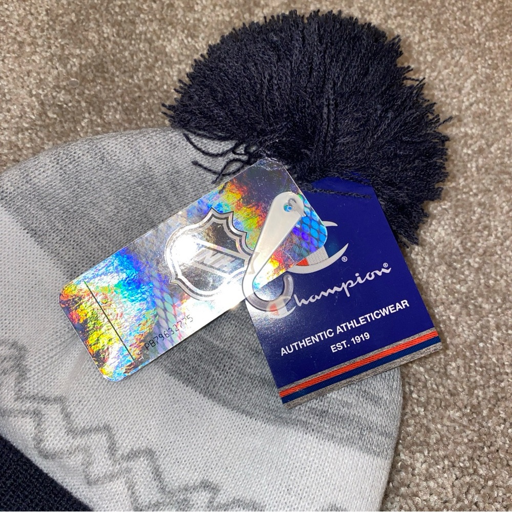 Seattle Kraken Pom Beanie Hat Champion NHL Hockey NWT - Picture 3 of 4